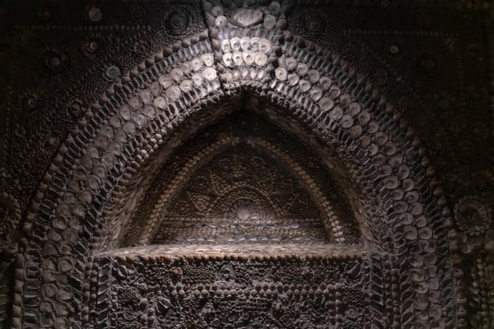 1. Pared en la Gruta de las Conchas. Foto - Alamy