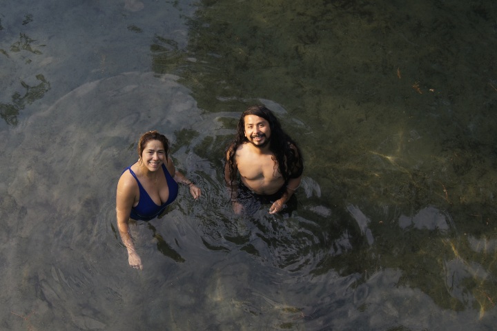 10. Visitantes en el Ojo de Agua de Tarandacuao. Foto - Gus Espinosa
