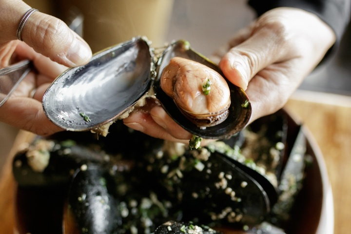 11. Mejillones en Puerto Almanza. Foto - @lamesitadealmanza (Instagram)