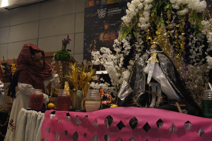 11. Altar a la Virgen durante conferencia de Taxco. Foto - Gus Espinosa