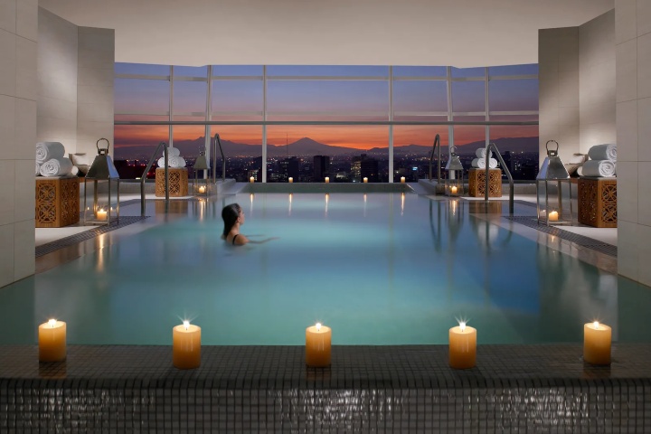 2. Piscina en el Remède Spa dentro del hotel The St. Regis Mexico City. Foto - Admagazine