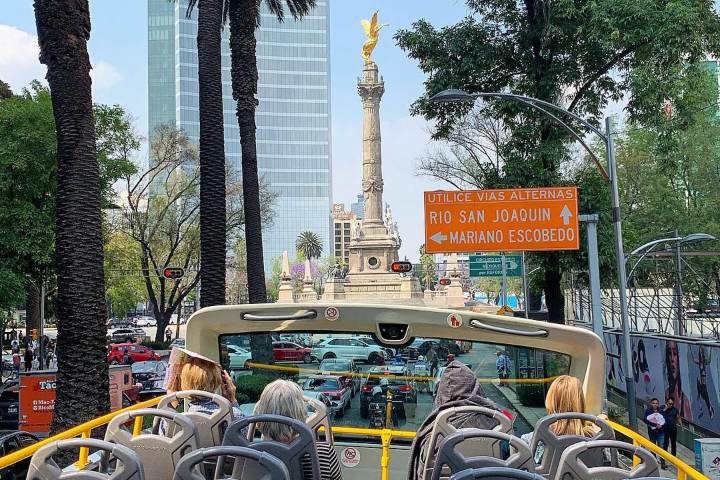 2. Turibus en Paseo de la Reforma. Foto - @akaltinsoy (Instagram)