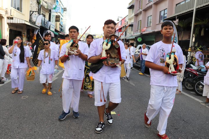 2. Desfile durante el Festival Vegetariano de Phuket. Foto - เทศกาลกินเจภูเก็ต - Phuket Vegetarian Festival (Facebook)
