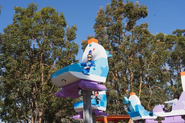 2. Zona de juegos en LEGO Galaxy. Foto - LEGOLAND California﻿ (Facebook)