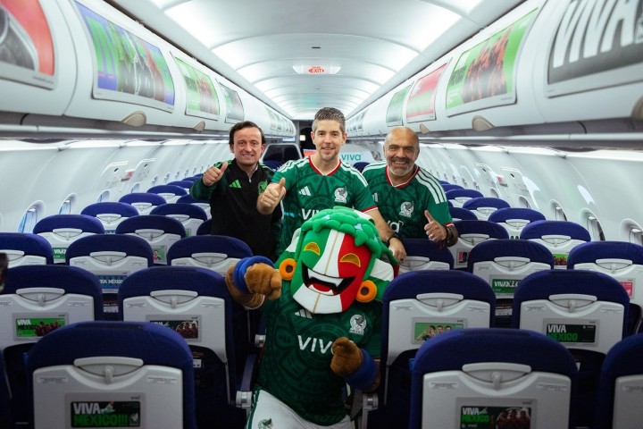 3. Cabina durante el anuncio de la campaña ¡Viva México! Foto - Archivo Viva