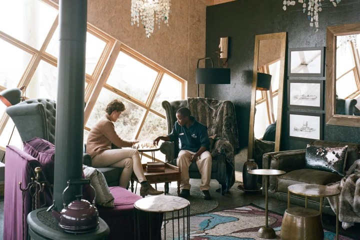 3. Interior de cabaña en Shipwreck Lodge. Foto - Micato Safaris