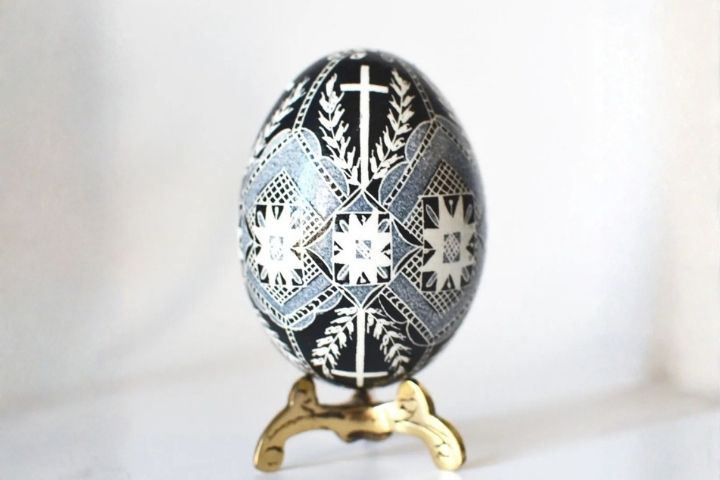 3. Pysanky con cruz. Foto - ukrainianeastereggs