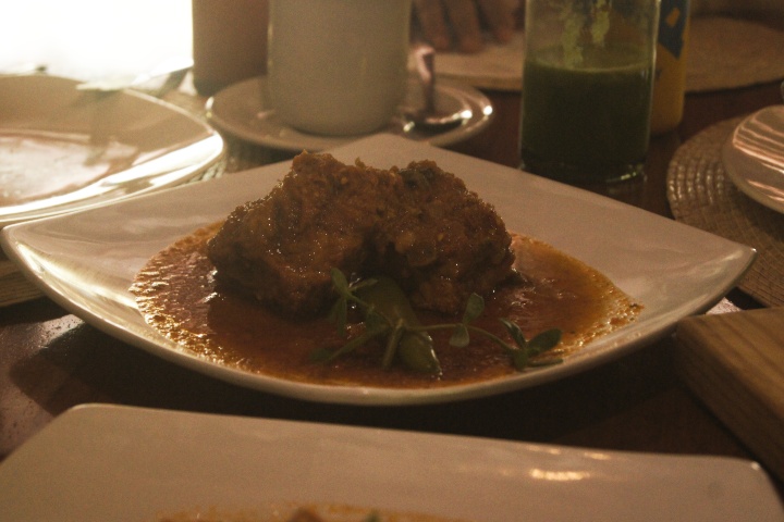 3. Costillas servidas en Carmelitas Café. Foto - Gus Espinosa