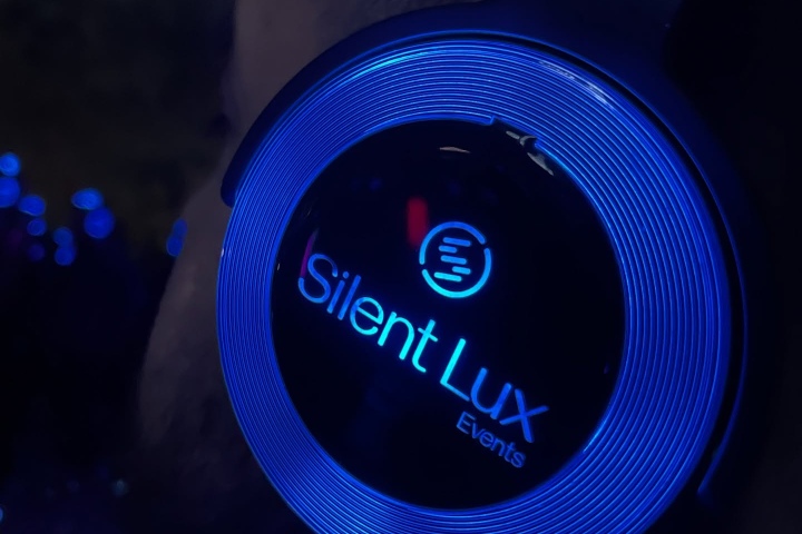 3. Audífonos de Silent Lux Cinema. Foto - @blankkyi (Instagram)