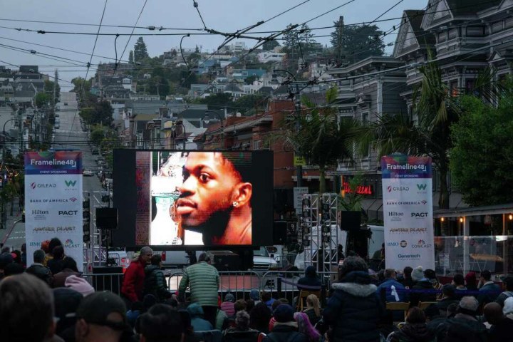 4. Proyección en la calle de Frameline 48. Foto - San Francisco Chronicle