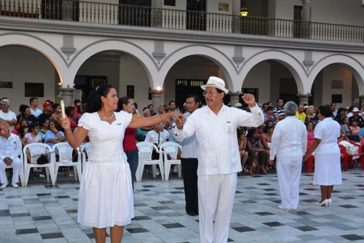 Danzón en el Puerto de Veracruz. Foto - turimexico.com