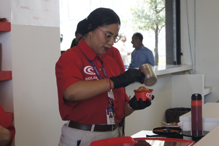 4. Preparación de helado en Espacio Holanda. Foto - Gus Espinosa