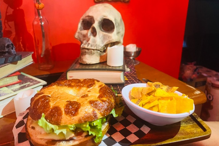 4. Bagel servido en Corazón Delator. Foto - Karla Ortega