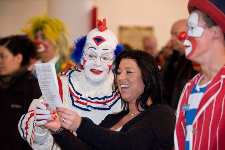 5. Convivencia entre payasos y público durante el servicio Grimaldi. Foto - Alamy