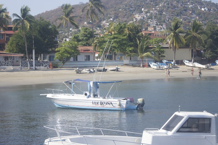5. Embarcaciones en Ixtapa-Zihuatanejo. Foto - Gus Espinosa