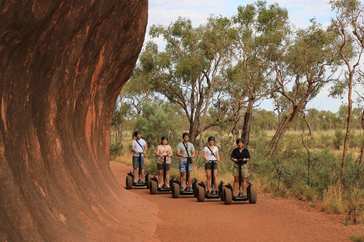 5. Recorridos en segway por Uluru. Foto - Ayers Rock Resort