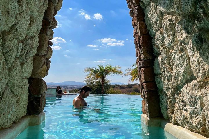 5. Hombre en The Mayan Baths. Foto - @felixdesa (Instagram)