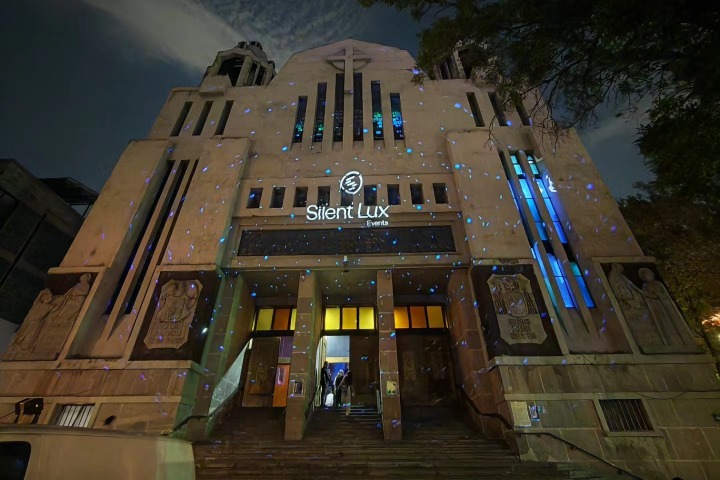 5. Parroquia del Purísimo Corazón de María durante proyección de Silent Cinema. Foto - @yabinmaranto (Instagram)