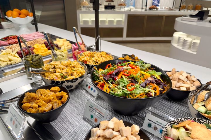 5. Comida en el Delta Sky Club en Denver. Foto - From the Tray Table