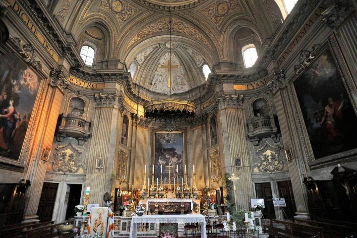 6. Interior de la Iglesia de San Eustaquio. Foto - Alamy