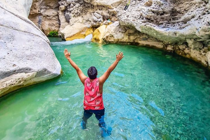 6. Viajero en los Manantiales Kinjua. Foto - @jesus.nomada (Instagram)