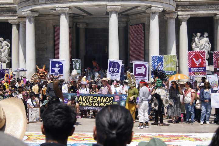6. Desfile de Artesanos 2025. Foto - Gus Espinosa