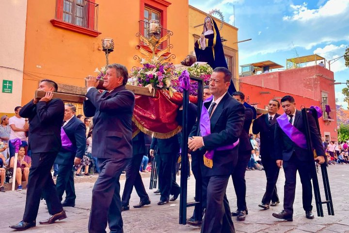 7. Peregrinación en San Miguel de Allende. Foto - 2TravelingAfter1 (Facebook)
