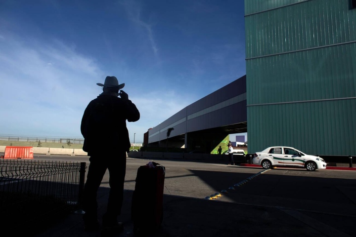 7. Viajero frente al CBX. Foto - Alamy