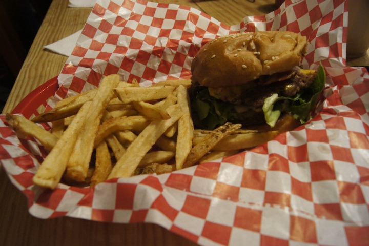 8. Hamburguesa de Chicago Bernie’s. Foto - Gus Espinosa