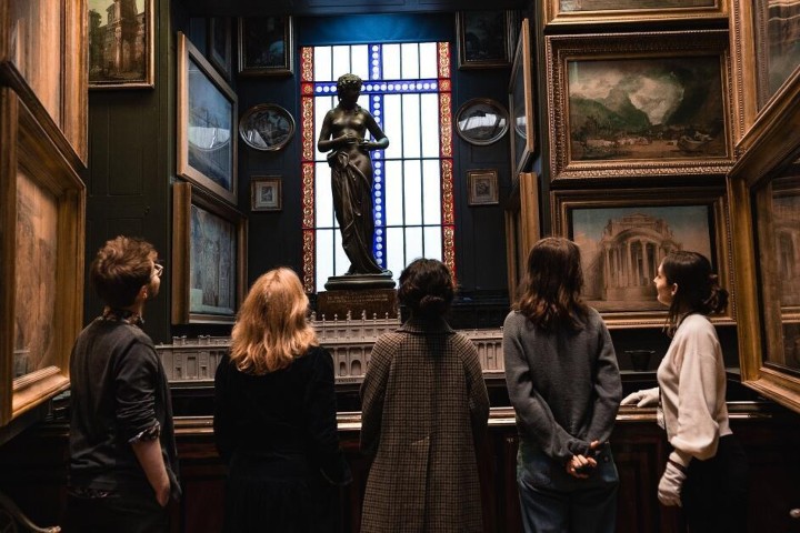 8. Visitantes en Sir John Soane’s Museum. Foto - Sir John Soane's Museum