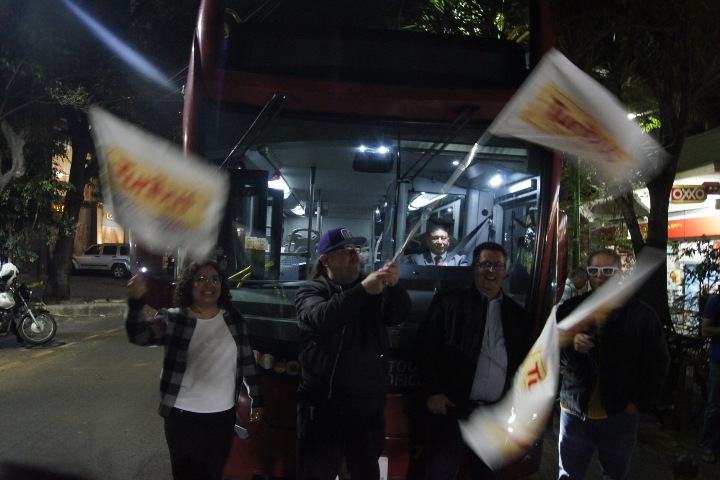 9. Banderazo de salida del Turibus BurgerMan. Foto - Gus Espinosa