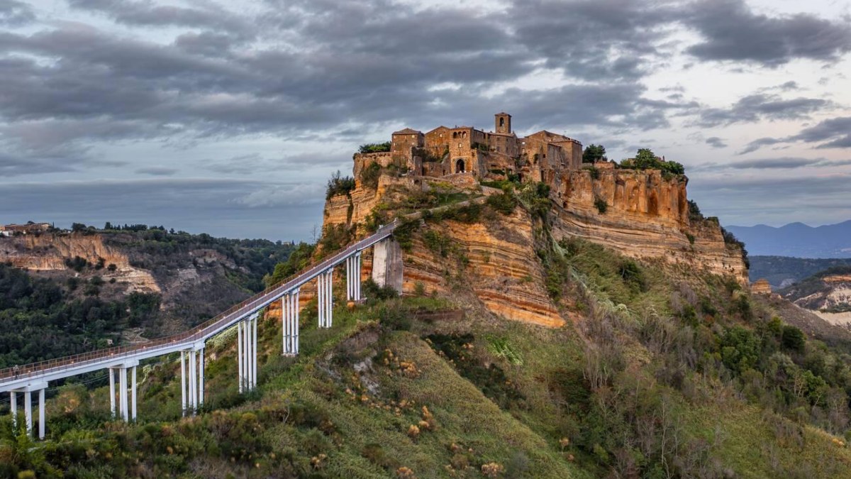 CIVITA DI BAGNOREGIO, EL PUEBLO QUE SE ESTÁ CAYENDO