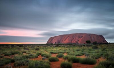 CONOCE ULURU, EL MONOLITO GIGANTE DE AUSTRALIA