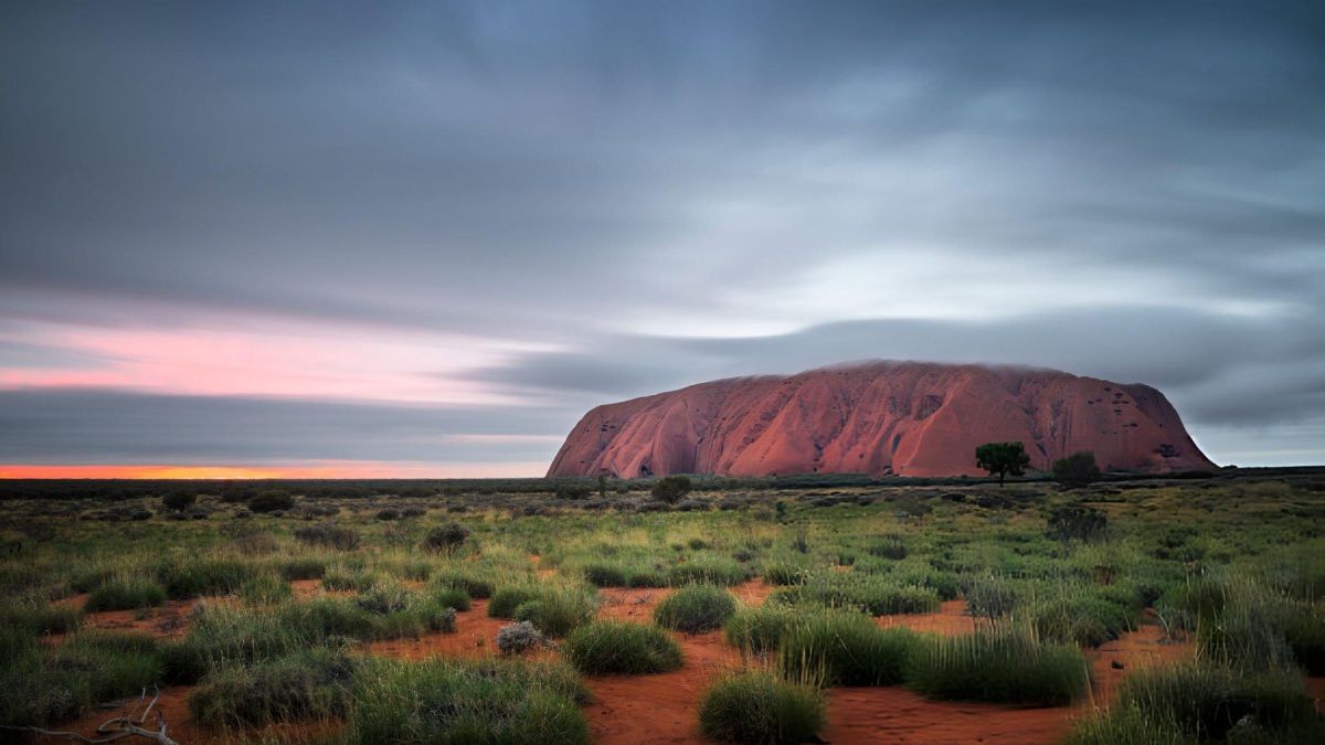 CONOCE ULURU, EL MONOLITO GIGANTE DE AUSTRALIA