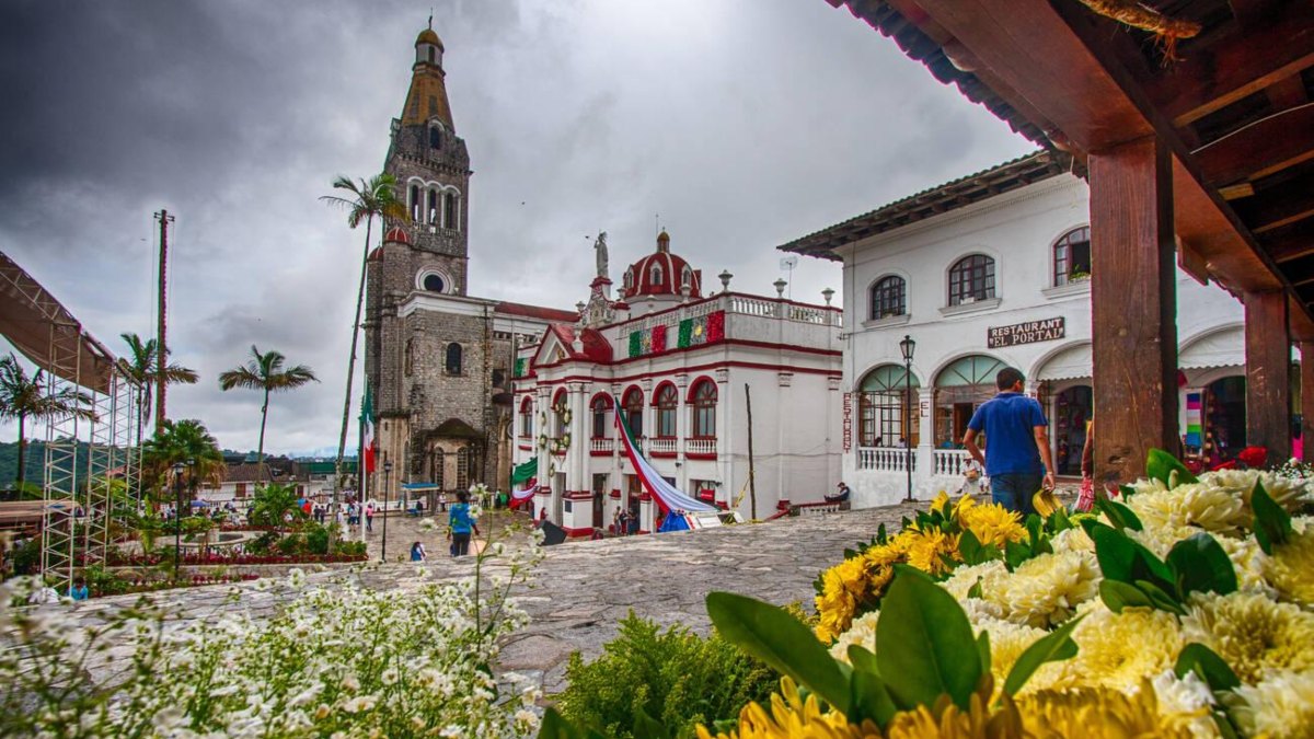 CUETZALAN ENCANTADO CON REHILETES