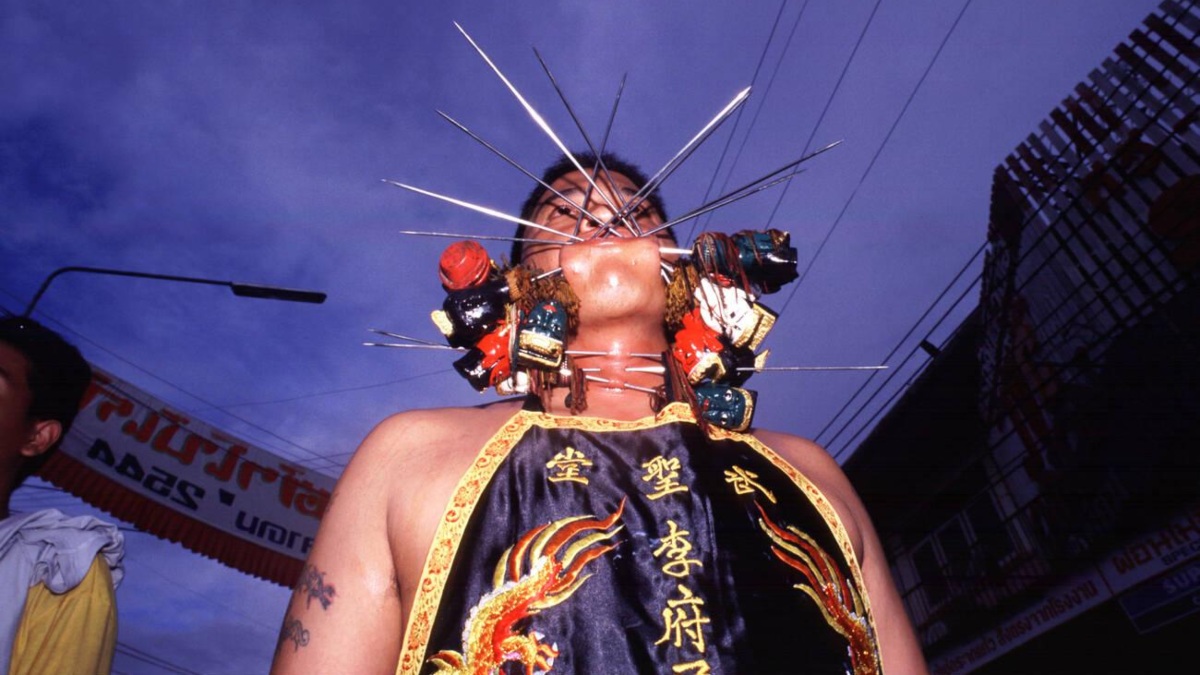 EL FESTIVAL DE PHUKET, CUANDO LA FE ATRAVIESA EL CUERPO