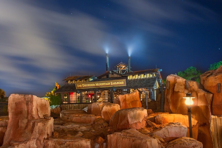 1. Big Thunder Mountain Railroad. Foto - @disneytravelprofessionals (Instagram)