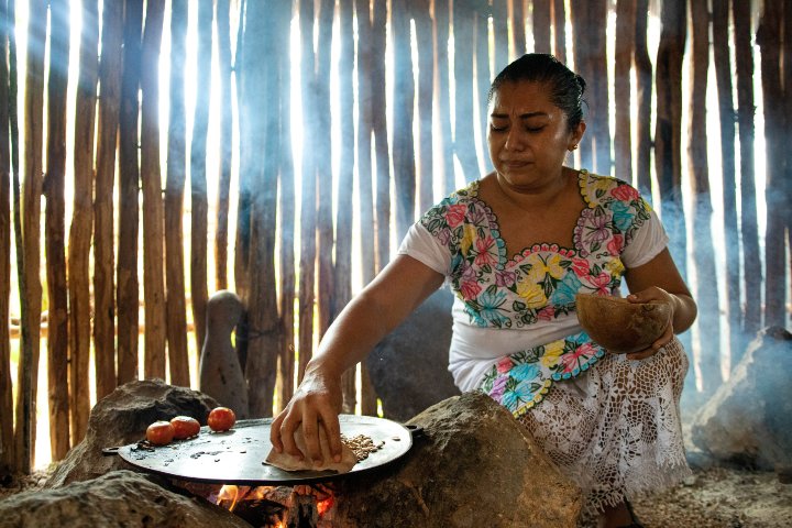 1. Cocinera tradicional yucateca. Foto - IX CAT IK Mayan Cuisine (Tripadvisor)