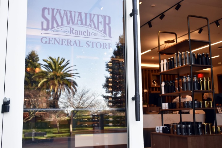 1. Entrada al Skywalker Ranch General Store. Foto - Archivo San Francisco Travel Association