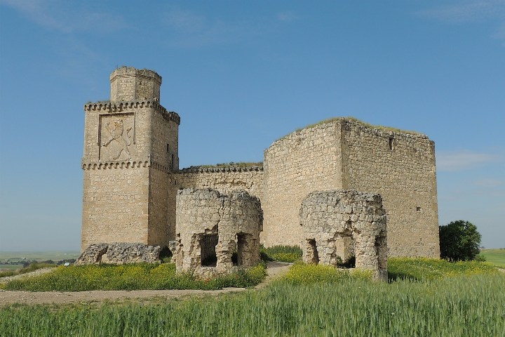 1. Castillo de Bernience. Foto - Wikimedia Commons