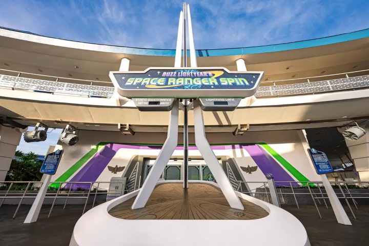 1. Entrada del Buzz Lightyear’s Space Ranger Spin. Foto - WDWMagic