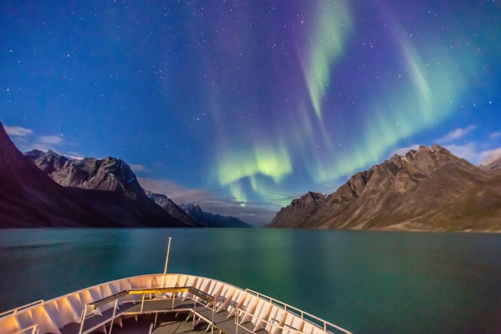 2. Aurora boreal en el fiordo de Kangerlussuaq, Groenlandia. Foto - Alamy