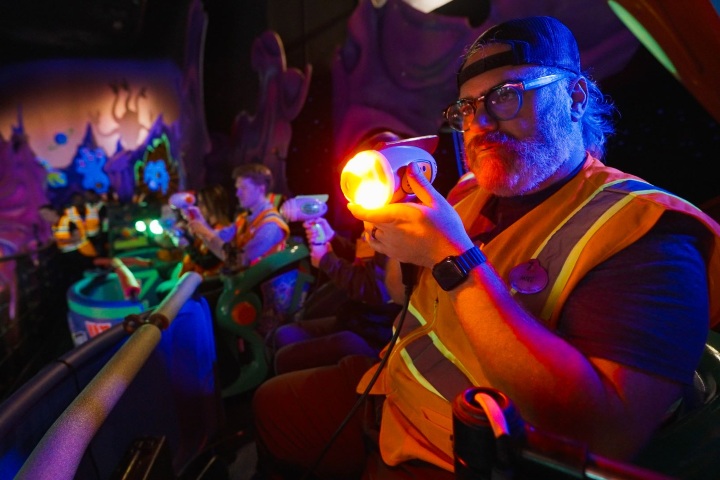 3. Nuevas armas en Buzz Lightyear’s Space Ranger Spin. Foto - Disney Food Blog