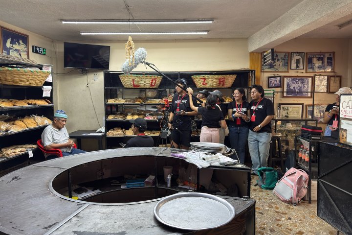 3. Equipo de Gastronomía de la FAD UNAM Xochimilco grabando documental en Taxco. Foto - Festival Internacional de Cine de Taxco (Facebook)