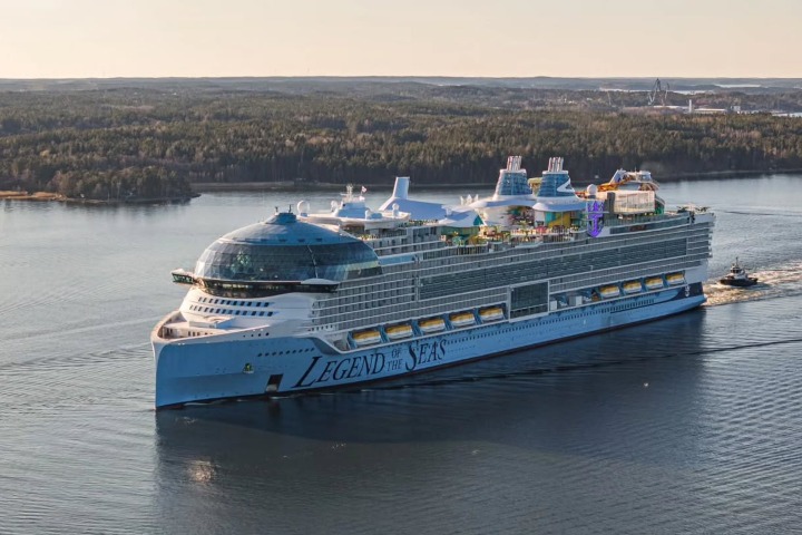 3. Legend of the Seas durante pruebas. Foto - Royal Caribbean Press Center