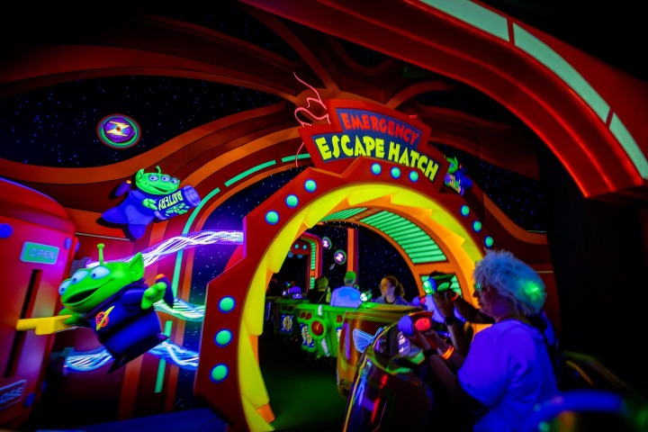 4. Buzz Lightyear’s Space Ranger Spin. Foto - @disney_nuts (Instagram)