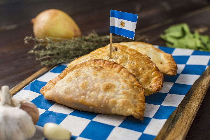 4. Empanada con bandera argentina. Foto - Empanada Simpatica