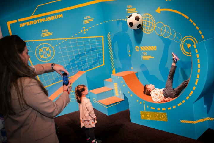 4. Exhibición “Fútbol, Más Que Un Juego” en el Perot Museum of Nature and Science. Foto - Perot Museum