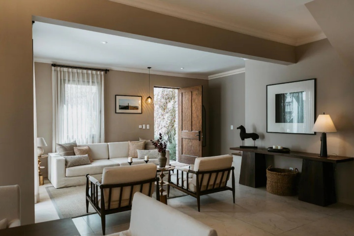 4. Sala en villa de TROBBU San Miguel de Allende. Foto - Agoda