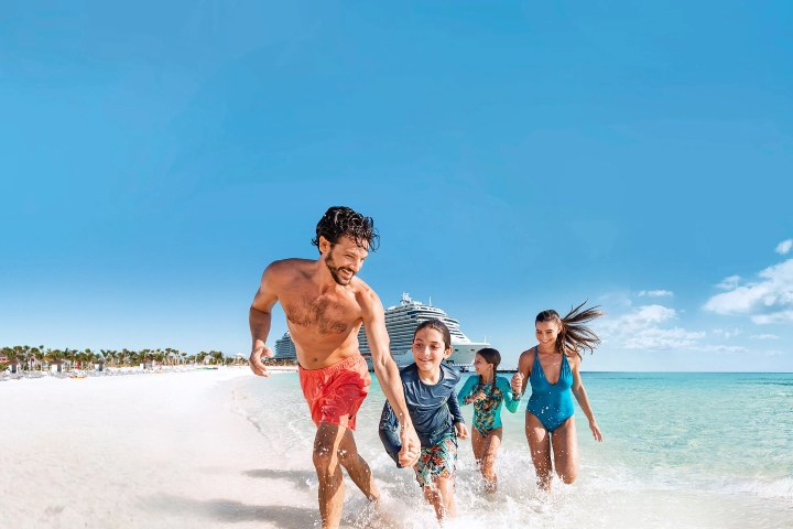 4. Familia en playa. Foto - MSC Cruceros